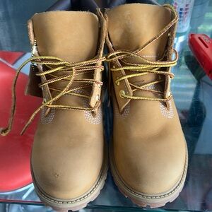 Boys Timberland boots size 1.5.